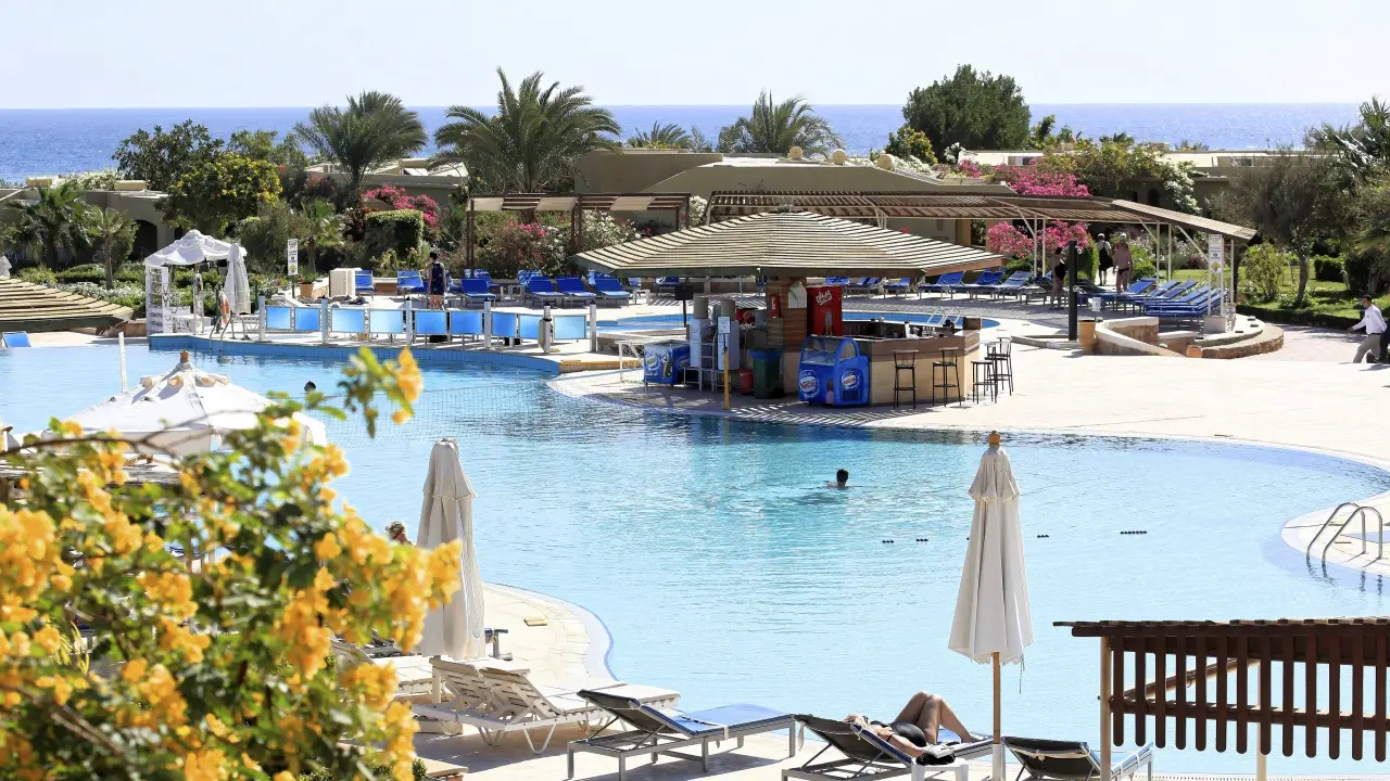 الفندق ثري كورنرز فيروز بلازا بيتش - مرسى علم